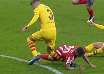 سبورت بيكيه يستشير طبيب متخصص لتحديد طريقة تعافيه من الإصابة