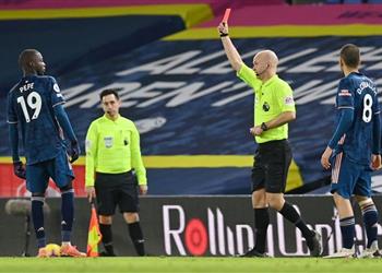 فيديو على طريقة زيدان طرد نيكولاس بيبي بعد نطح لاعب ليدز