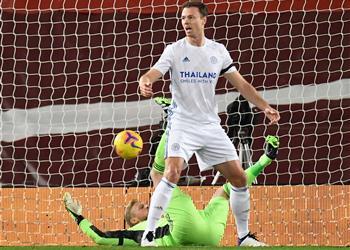 فيديو إيفانز يسجل هدف ليفربول الأول بالخطأ في مرمى ليستر سيتي