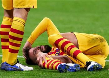 طبيب بيكيه يزيد الغموض لا يمكنني تحديد مدة غيابه عن برشلونة