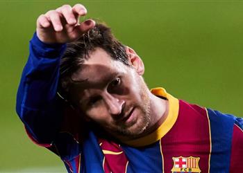 فان باستن ينتقد أداء ميسي مع برشلونة يلعب مثل طاهي المعجنات