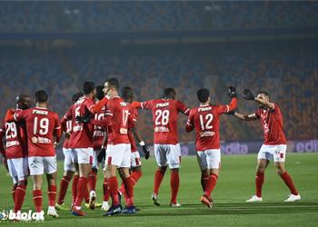 خالد الغندور لاعب الأهلي المصاب بـ كورونا صافح الخطيب وجميع زملائه