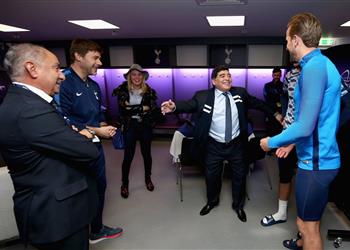 هاري كين عن مارادونا بعد وفاته شرفت بلقائه