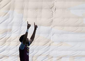 أجبونلاهور منتقد ا تريزيجيه يحبط هجمات أستون فيلا