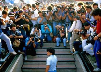 مارادونا محطات مثيرة في قطار أسطورة أرجنتينية