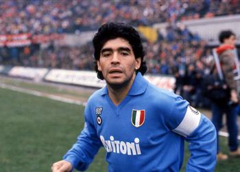 فيديو نابولي تبكي مارادونا دموع وهتافات وتصفيق خارج سان باولو