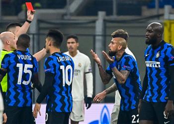 فيديو طرد فيدال في مباراة ريال مدريد وإنتر ميلان