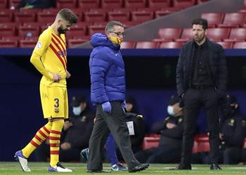 تقارير بيكيه يرفض إجراء جراحة الركبة ويتجه لحل بديل