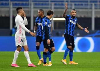 فيديو فيدال يحقق رقم ا سلبي ا بعد طرده في مباراة ريال مدريد وإنتر ميلان