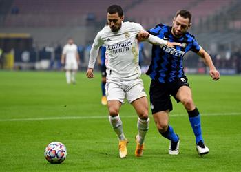 مدافع إنتر ميلان يمكننا التأهل حتى لو لم يكن ذلك في أيدينا