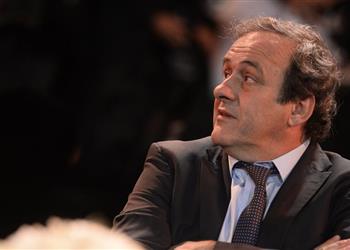 بلاتيني توقعت وفاة مارادونا وفرنسا لن تعلن الحداد بعد رحيلي أنا وزيدان