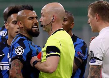 الكاميرات تكشف كلمات فيدال التي تسببت في طرده بمباراة ريال مدريد وإنتر ميلان