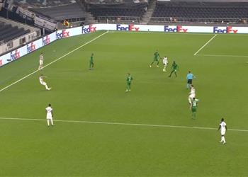 فيديو هاري وينكس يسجل هدف ا صاروخي ا من منتصف الملعب في شباك لودوجوريتس