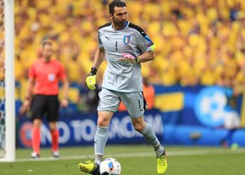 بوفون يخشى تكرار سيناريو 2004 أمام السويد