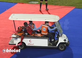 فيديو جونيور أجاي يغادر مباراة الأهلي والزمالك مصاب ا