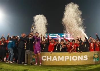 كاف لـ الأهلي والزمالك شرفتما الكرة الإفريقية في نهائي دوري الأبطال