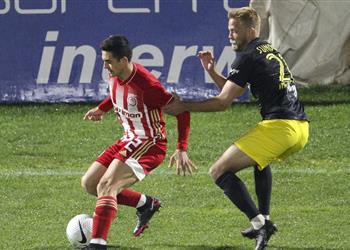 في غياب كوكا أولمبياكوس يتخطى أريس ويعزز صدارته للدوري اليوناني