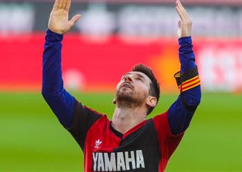 في يوم مارادونا فيديو ميسي يسجل وبرشلونة يسحق أوساسونا برباعية في الدوري الإسباني