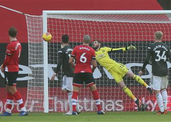 دي خيا يخرج مصاب ا من مباراة مانشستر يونايتد وساوثهامبتون