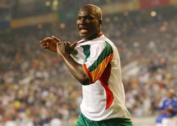 وفاة نجم منتخب السنغال السابق بابا ديوب بعد صراع مع المرض