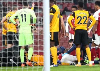 أوزيل يساند راؤول خيمينيز بعد إصابته الخطيرة أمام آرسنال