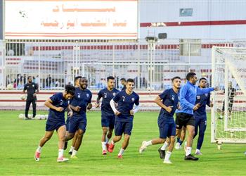 عبد الحليم علي يعقد جلسة مع لاعبي الزمالك