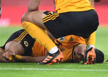 أول تعليق من راؤول خيمينيز بعد إصابته الخطيرة في مباراة ولفرهامبتون وآرسنال