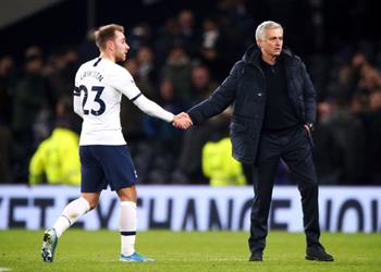 مورينيو يحسم موقفه بشأن عودة إريكسن لـ توتنهام في ميركاتو الشتاء