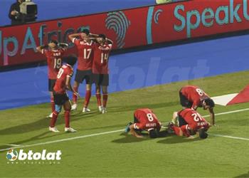 رسمي ا كاف يخطر الأهلي بإيقاف لاعبه مباراتين بسبب أحداث نهائي دوري أبطال إفريقيا