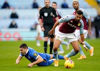 أسطورة أستون فيلا يواصل الهجوم على تريزيجيه قراراته خاطئة وسبب ضياع النقاط من ا