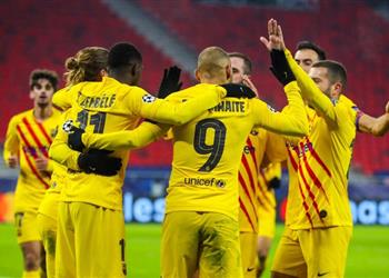 فيديو برشلونة يضرب فيرينكفاروس بثلاثية ويعزز صدارته لمجموعته في دوري أبطال أوروبا