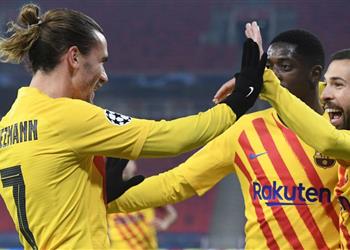 كومان يمازح أسطورة ريال مدريد بسبب جريزمان ويشيد بديمبلي