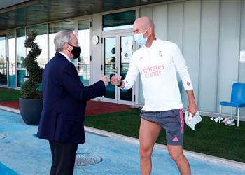 بيريز يجتمع بـ زيدان ويحفز راموس في تدريبات ريال مدريد