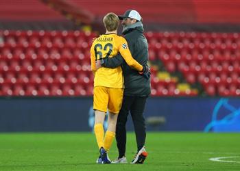 كلوب يكشف عن تصرف لا يصدق من أدريان بعد استبعاده لحساب كيليهر أمام أياكس