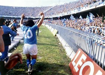 رسمي ا نابولي يطلق اسم مارادونا على ملعبه