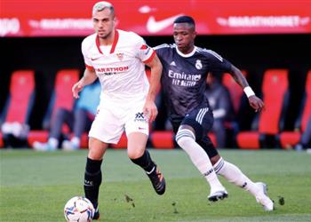 فيديو بهدف عكسي ريال مدريد يتقدم على إشبيلية في الدوري الإسباني