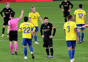 فيديو قادش يصطاد برشلونة بثنائية ويكتب الهزيمة الرابعة للبلوجرانا في الدوري الإسباني