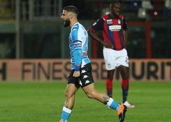 فيديو نابولي يواصل الزحف نحو مقدمة الدوري الإيطالي برباعية في كروتوني