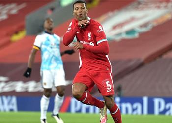 كلوب يعلق على مستقبل فينالدوم مع ليفربول بعد تألقه أمام ولفرهامبتون