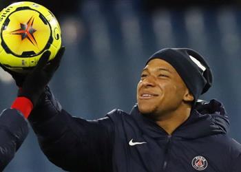 هل ينزعج مبابي من الشائعات حول مستقبله مع باريس سان جيرمان والده يرد