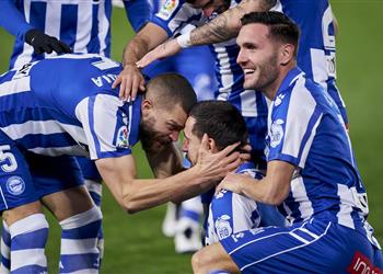 مهاجم ديبورتيفو ألافيس يعترف كانت هناك مفاوضات من برشلونة ولكن