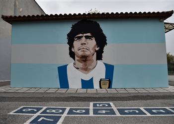 عضوة بالبرلمان الأرجنتيني تطالب بوضع صورة مارادونا على النقود