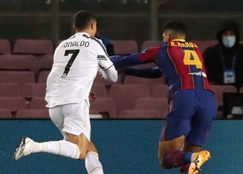 مدافع برشلونة ركلة جزاء رونالدو غير صحيحة وميسي يستحق واحدة