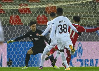 فيديو في ليلة تاريخيه لـ محمد صلاح ليفربول يؤمن تأهله إلى دور الـ16 بتعادل مع ميتلاند