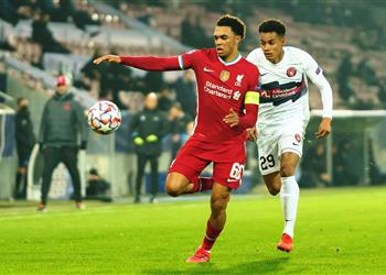 كلوب يكشف لماذا منح أرنولد شارة القيادة في مباراة ليفربول وميتلاند