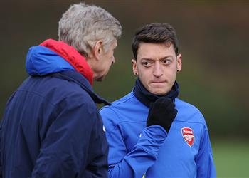 ماذا قال فينجر عن تكهنات رحيل أوزيل