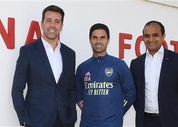 رئيس آرسنال التنفيذي يرد على تكهنات اقتراب إقالة أرتيتا