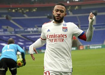 باريس سان جيرمان ينافس برشلونة على ضم ديباي