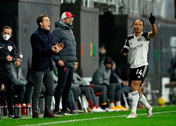 فيديو تسديدة صاروخية بوبي ريد يسجل هدف فولهام الأول في ليفربول