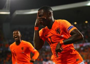 تقارير اعتقال لاعب أياكس للاشتباه في طعنه أحد أفراد أسرته